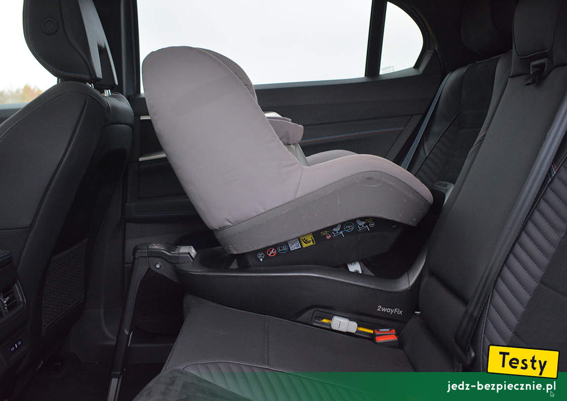 TESTY | Renault Rafale full hybrid - montaż fotelika, grupa 0/1, Maxi-Cosi, 2WayPearl, baza Isofix, i-Size, tyłem do kierunku jazdy, kanapa