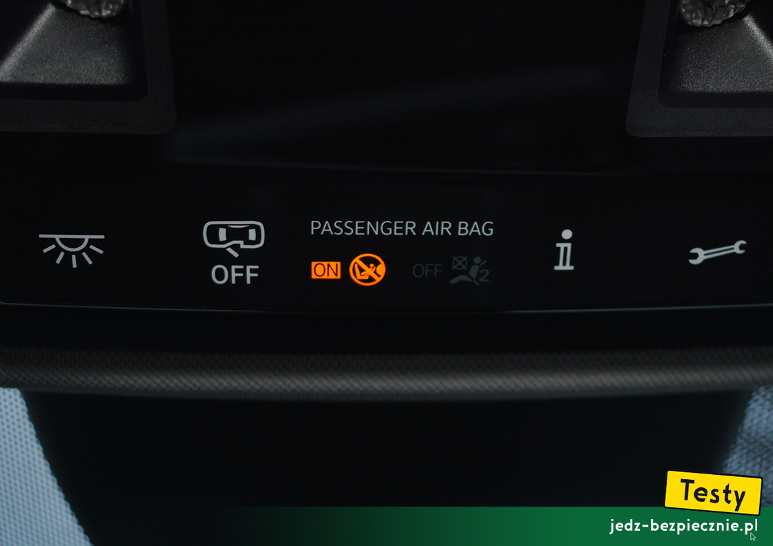 Testy - SEAT Leon IV Sportstourer - sygnalizacja aktywnej poduszki powietrznej pasażera, ON