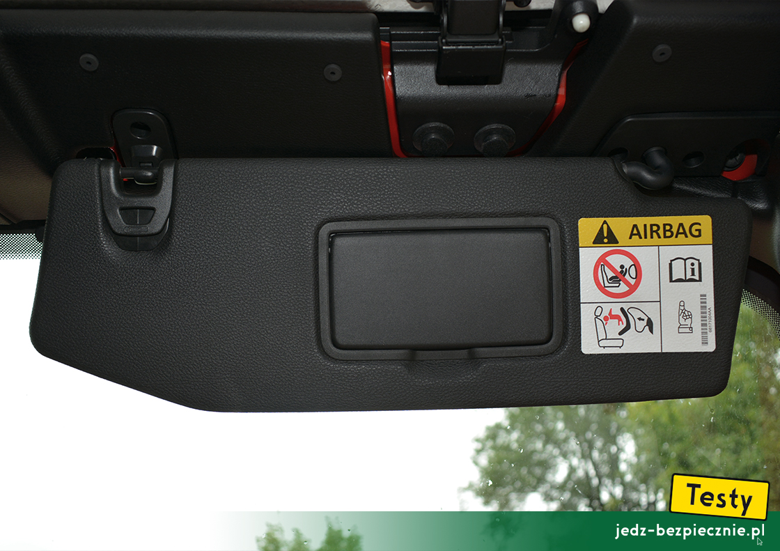 Testy - Jeep Wrangler JL - ostrzeżenie na osłonie przeciwsłonecznej, fotelik dziecięcy tyłem do kierunku jazdy