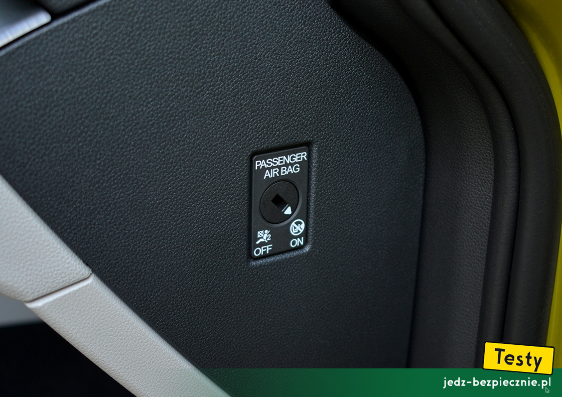 Testy - Volkswagen Golf VIII hatchback eHybrid - wyłącznik poduszki powietrznej pasażera, fotelik dziecięcy tyłem do kierunku jazdy