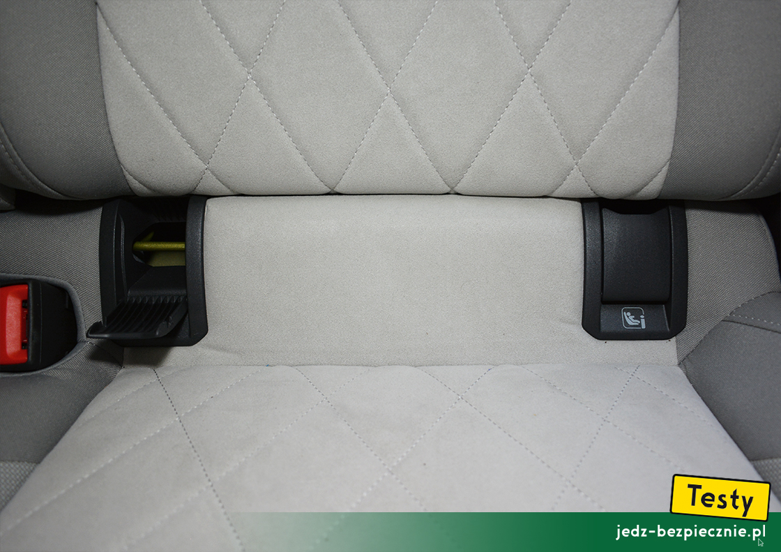 Testy - Volkswagen Golf VIII hatchback eHybrid - mocowania Isofix na skrajnych miejscach kanapy