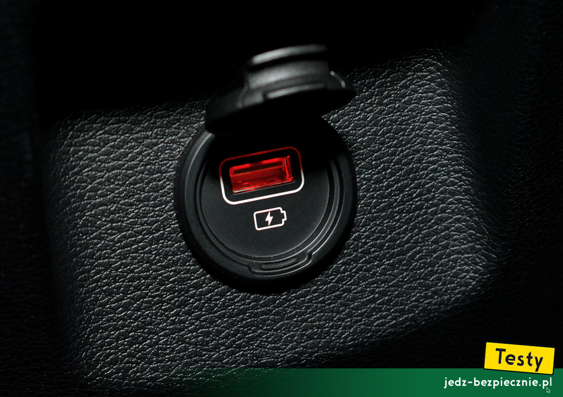 Testy - Kia Ceed III hatchback - port usb na środkowym tunelu