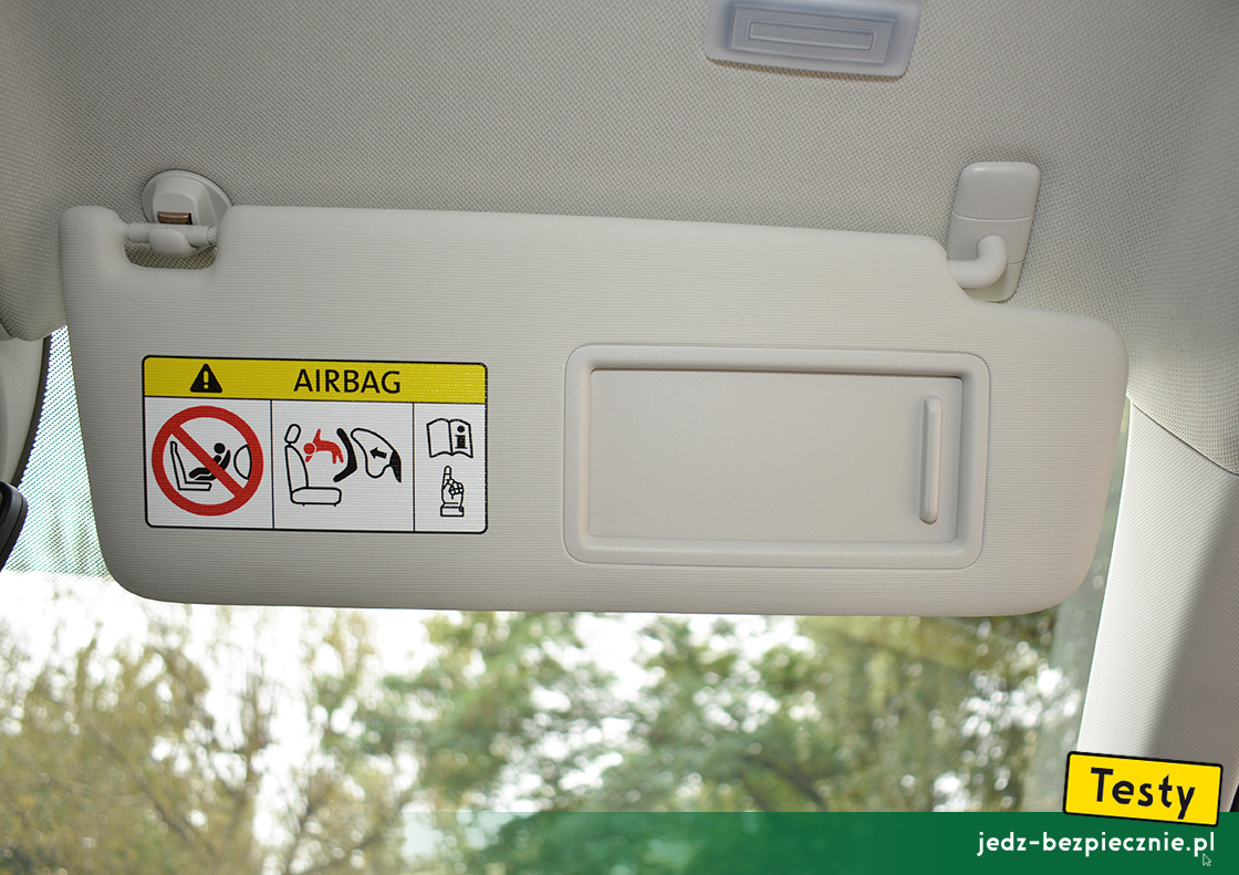 Testy - Volkswagen Taigo - ostrzeżenie przed montażem na miejscu pasażera fotelika dziecięcego w pozycji tyłem do kierunku jazdy przy aktywnej poduszce powietrznej