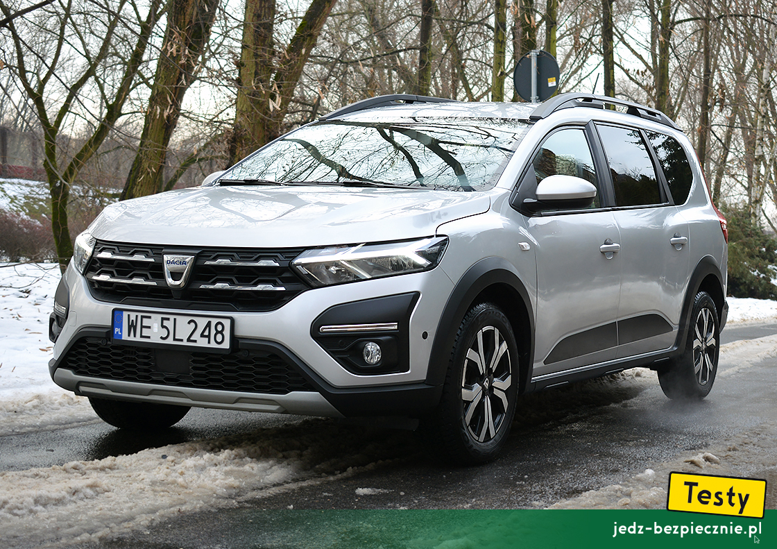 TESTY | Dacia Jogger 7-osobowa - przód samochodu w kolorze nadwozia Szary Moonstone