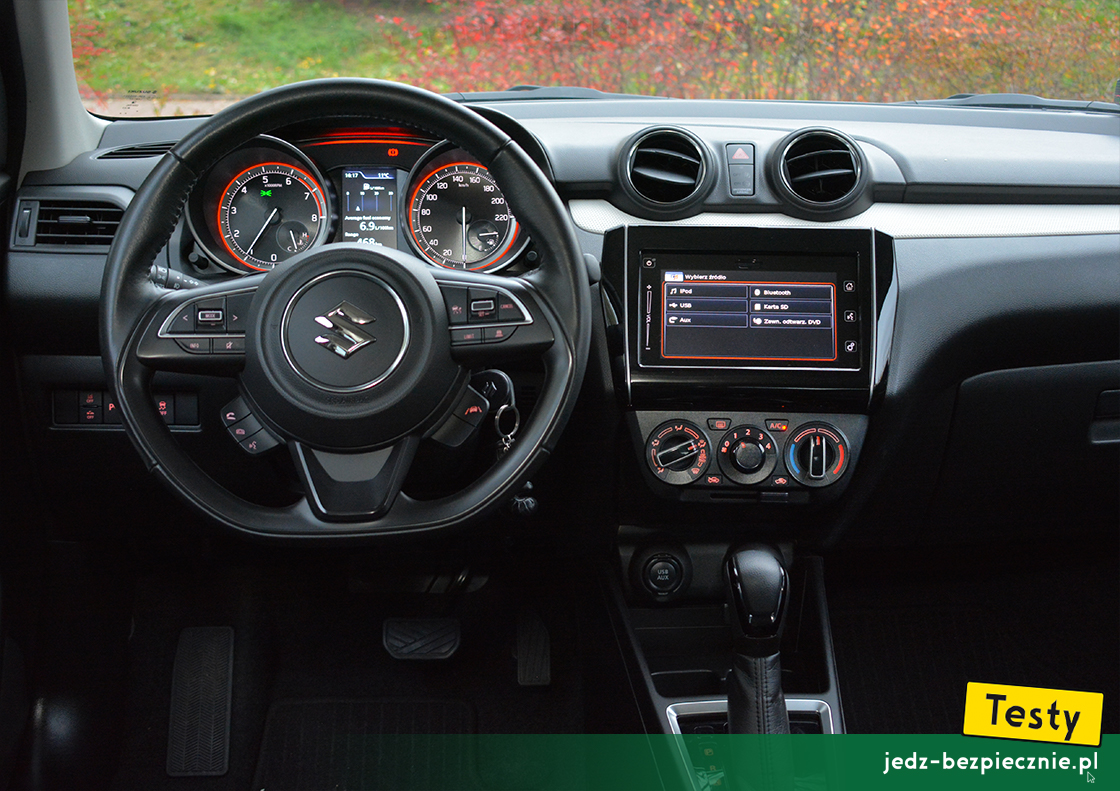TESTY | Suzuki Swift kokpit z manualną klimatyzacją