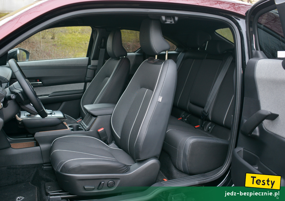 TESTY | Mazda MX-30 e-Skyactiv R-EV, wnętrze samochodu, limitowana wersja Edition R