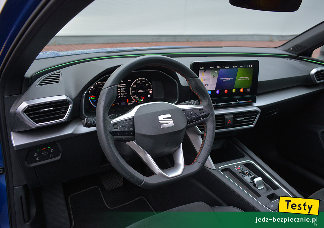 TESTY | SEAT Leon Sportstourer e-Hybrid plug-in - kokpit z opcjonalnie większym ekranem dotykowym