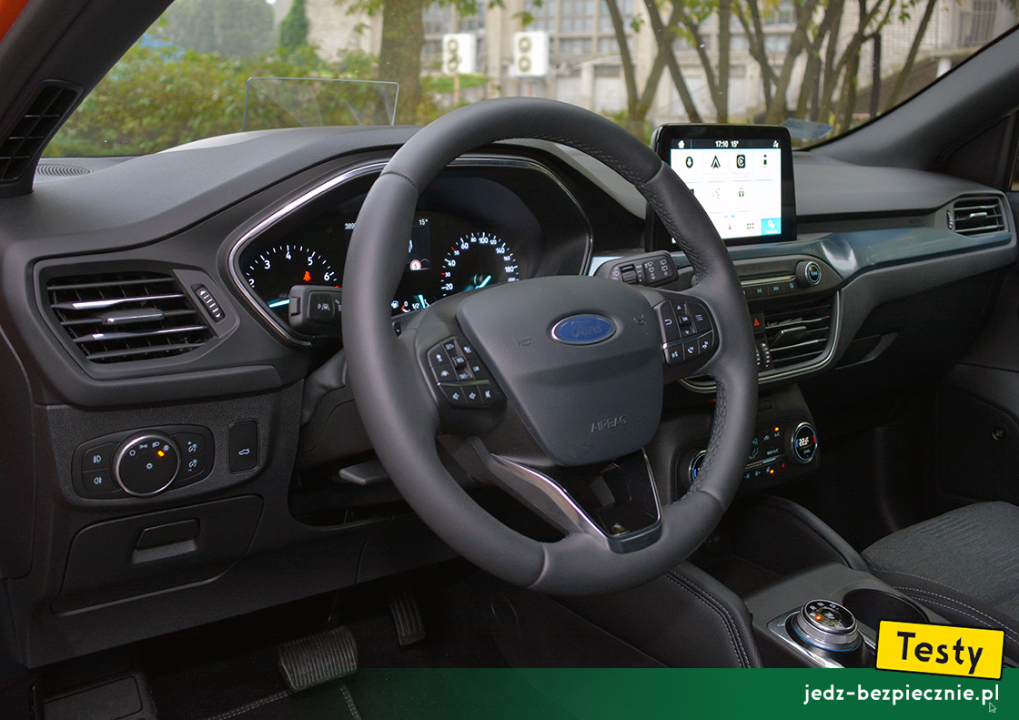 Testy - Ford Focus IV kombi Active - kokpit