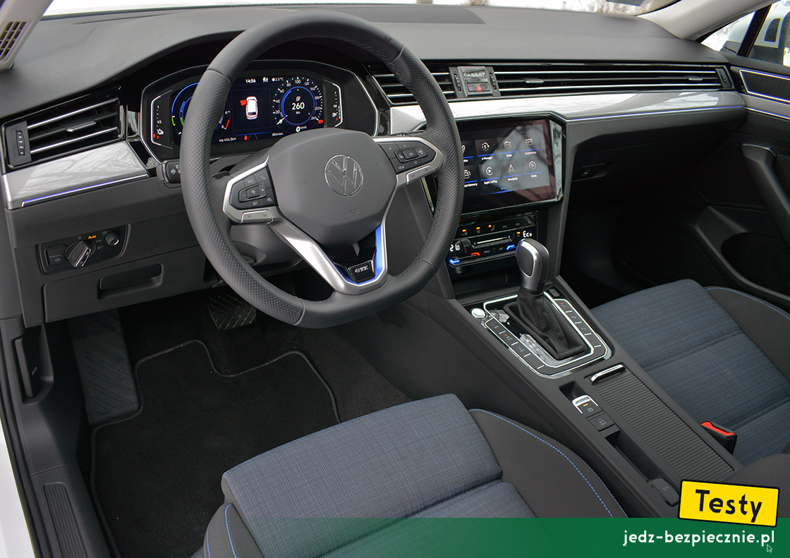 Testy - Volkswagen Passat GTE Variant - kokpit po faceliftingu 2019