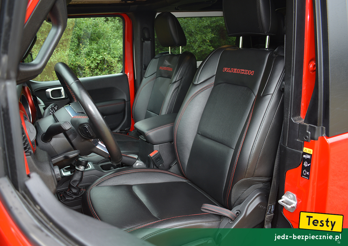 Testy - Jeep Wrangler JL - fotele z czarną, skórzaną tapicerką