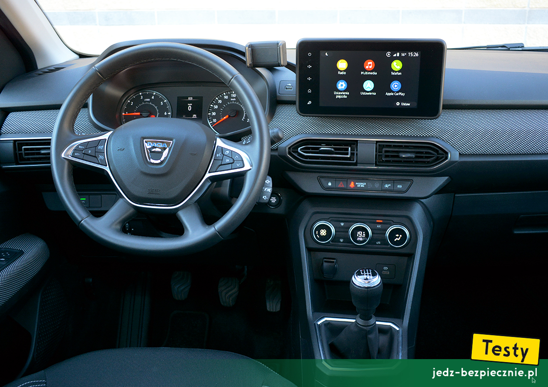 Testy - Dacia Logan III - kokpit wersji Comfort z 8-calowym ekranem dotykowym