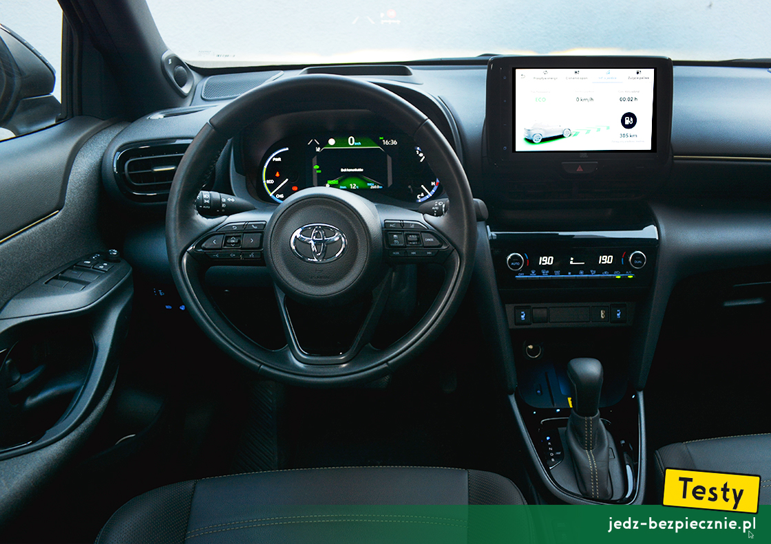 Testy - Toyota Yaris Cross hybrid - kokpit