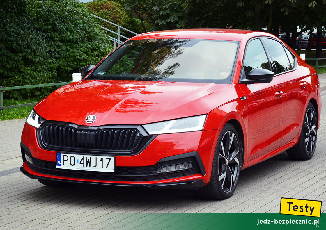 Testy - Skoda Octavia IV liftback - przód samochodu w kolorze czerwonym Velvet i wersji wyposażenia Sportline
