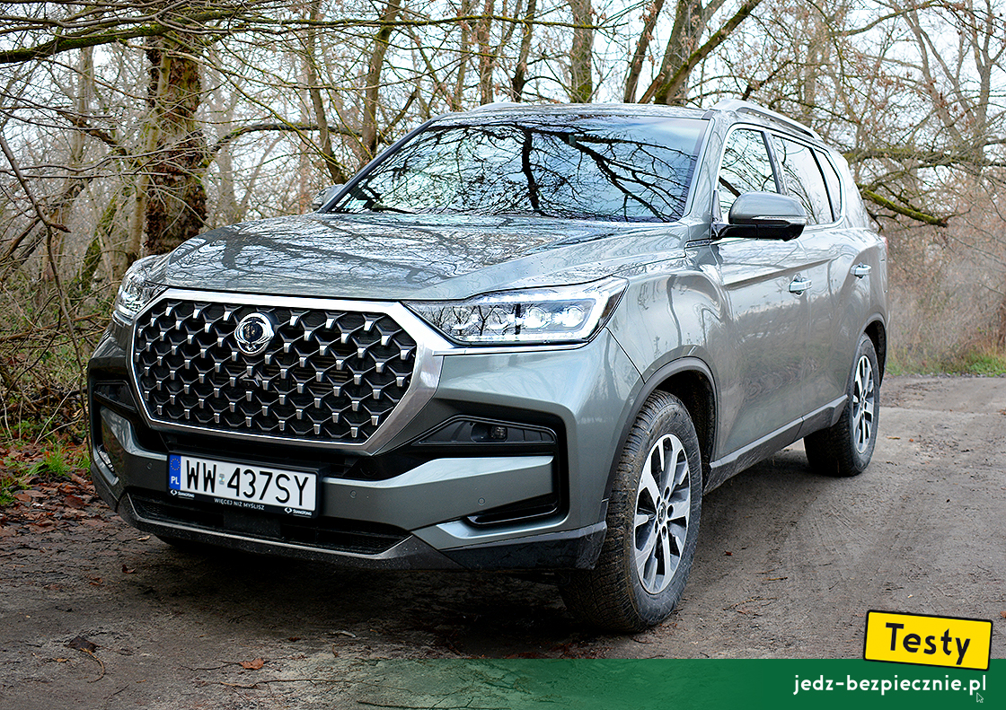 Testy - SsangYong Rexton II fl AWD 5-osobowy - przód samochodu w kolorze Elemental Grey i wersji wyposażenia Sapphire