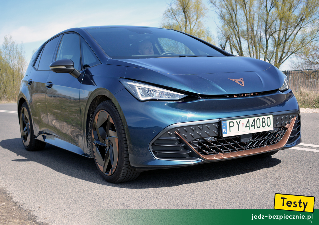 Testy - Cupra Born 77 kWh - przód auta w kolorze Aurora Blue