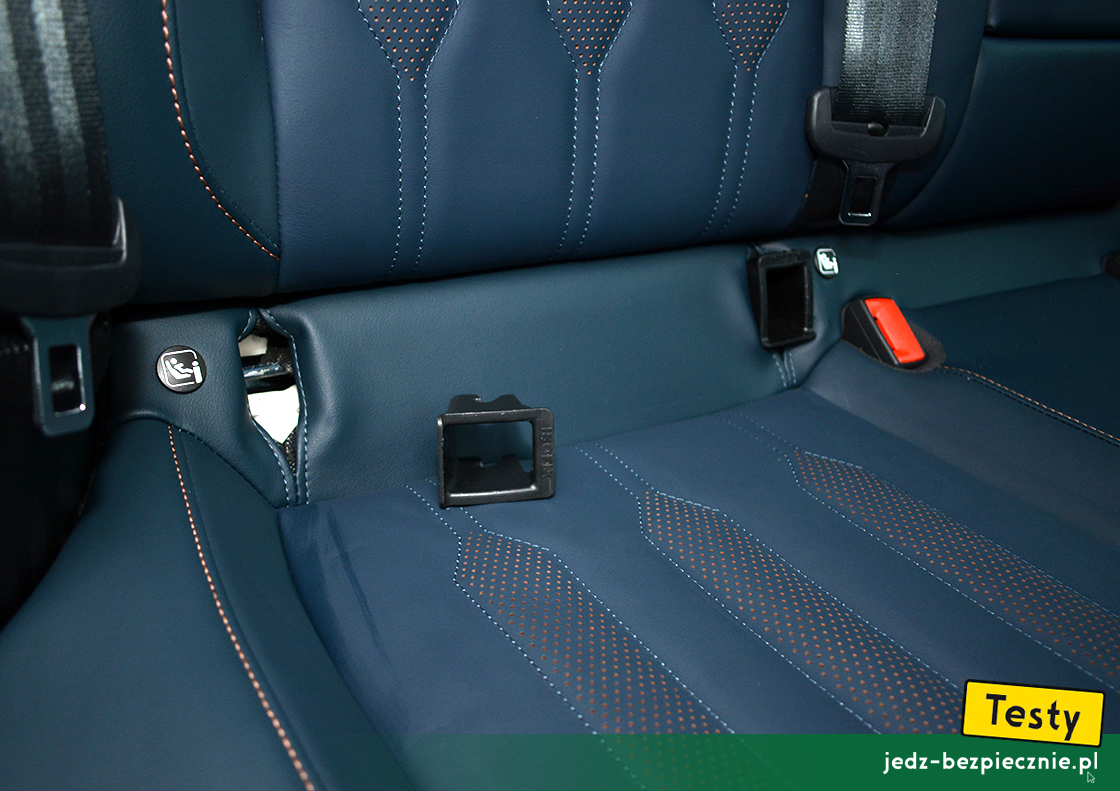 Testy - Cupra Formentor - sposób osłonięcia mocowań Isofix