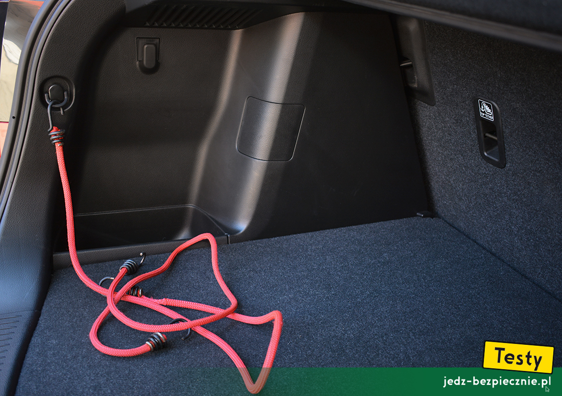 Testy - Suzuki SX4 S-Cross fl mild-hybrid - zaczepy w bagażniku do mocowania siatki lub linek