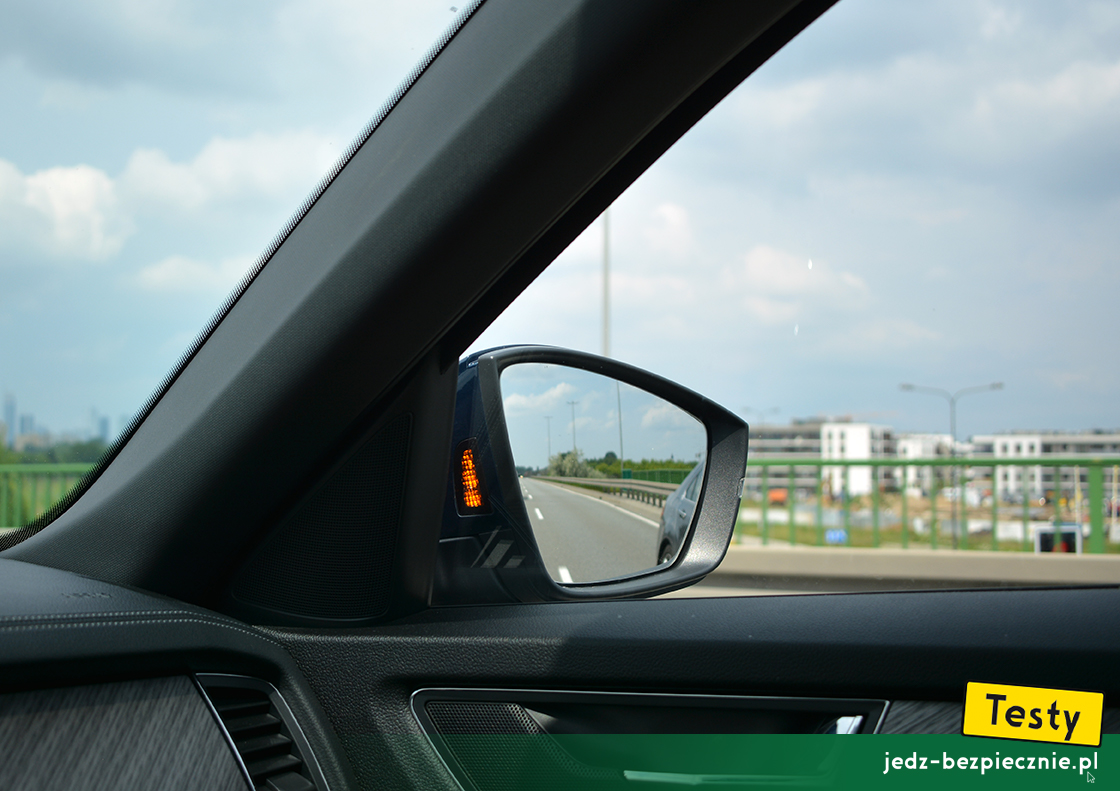 Testy - Skoda Kodiaq fl II 5-osobowa - sygnalizacja martwego pola w lusterku