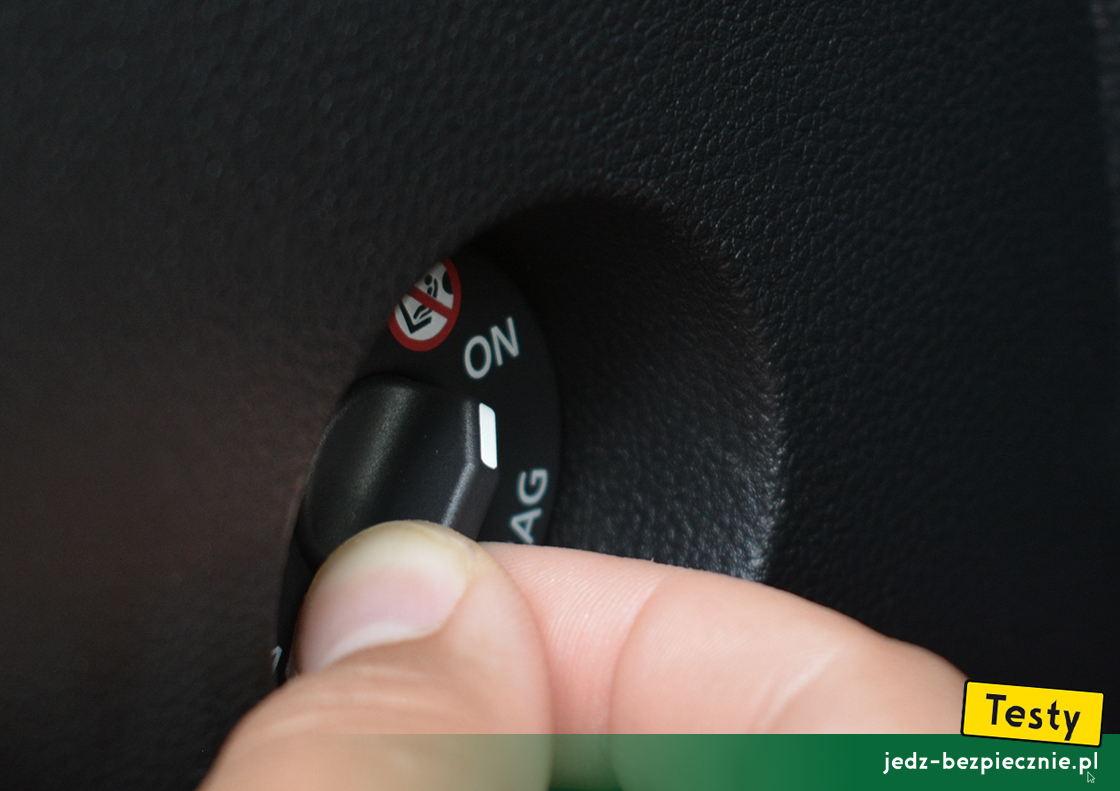 Testy - Dacia Jogger 5-osobowa - podsumowanie testu, minusy - sposób dezaktywacji poduszki powietrznej pasażera