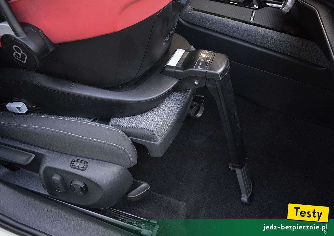 Testy - Skoda Superb IV kombi plug-in - plusy: możliwość przedłużenia siedziska fotela