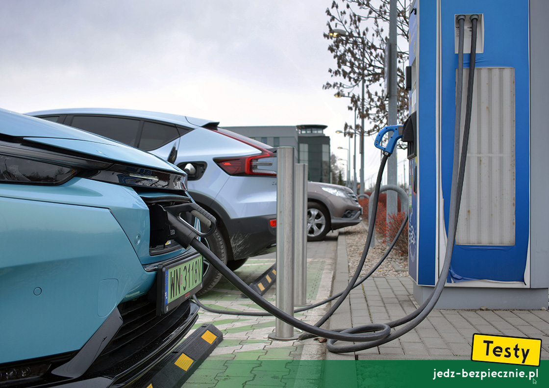 Testy - Honda e:Ny1 - plusy: umiejscowienie gniazda do ładowania