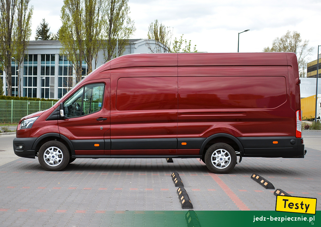 Testy - Ford Transit VII facelifting L4H3 furgon RWD - bok samochodu | Jedź Bezpiecznie
